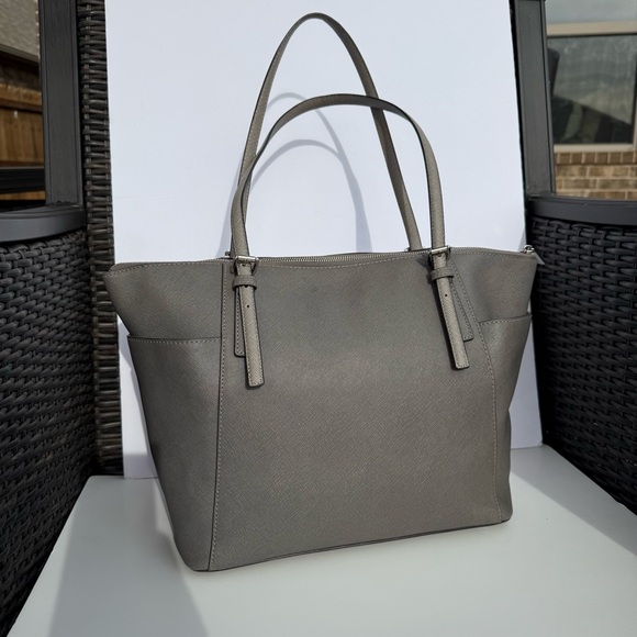 Jet Set Leather Tote - Picture 14 of 16